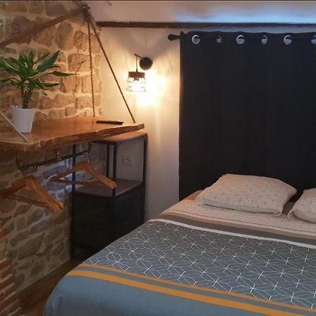 Atypical Flat Apartment ชาร์เลอวิลล์-เมซิแยร์ ภายนอก รูปภาพ